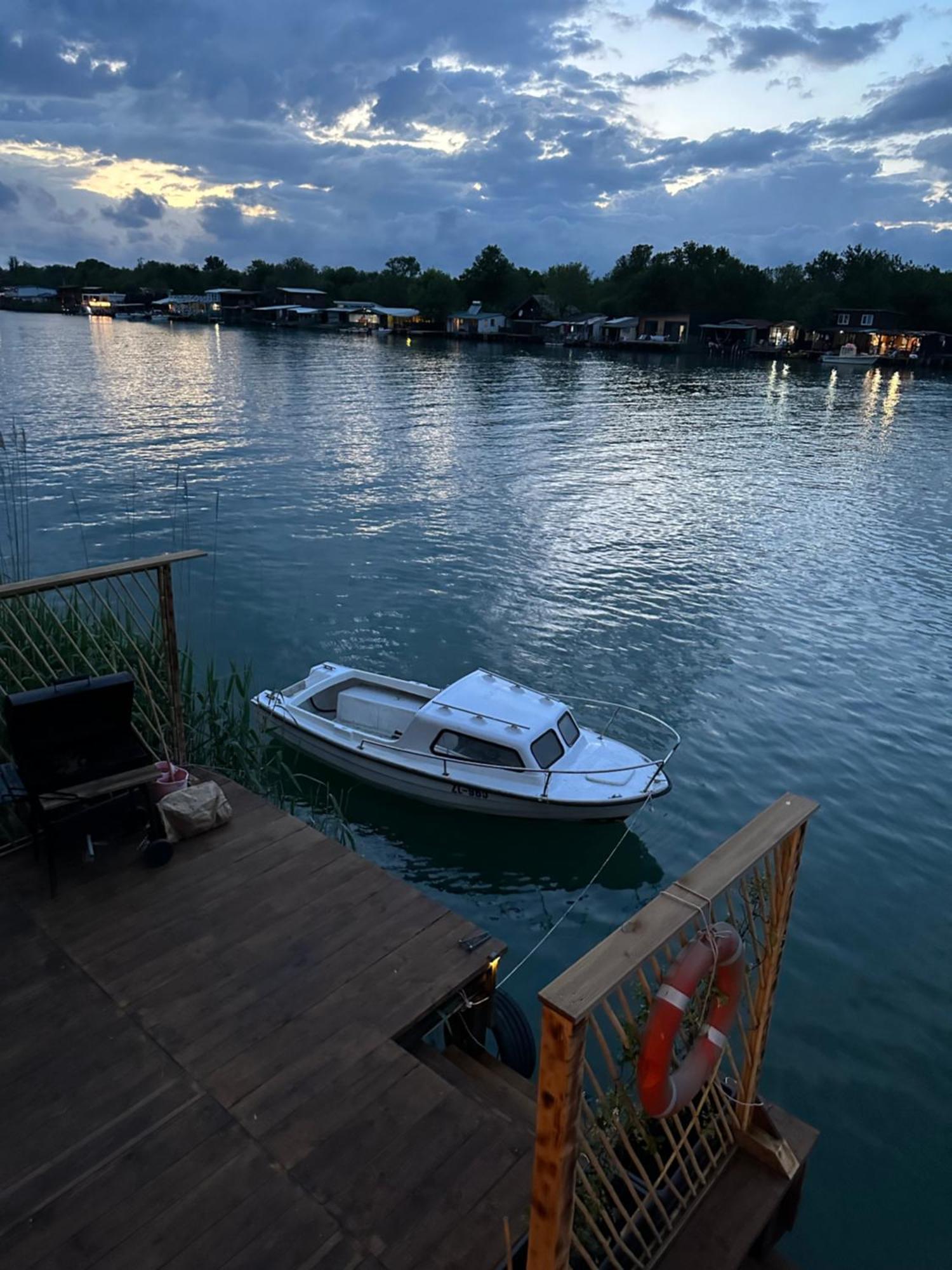 Meris Ulcinj Exteriör bild