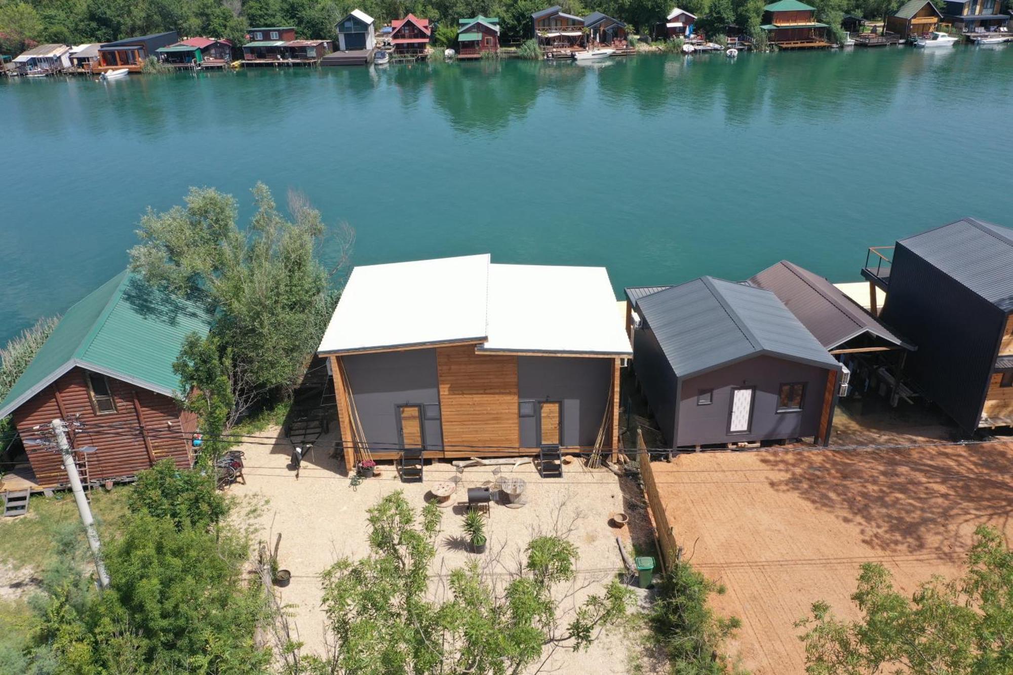 Meris Ulcinj Exteriör bild