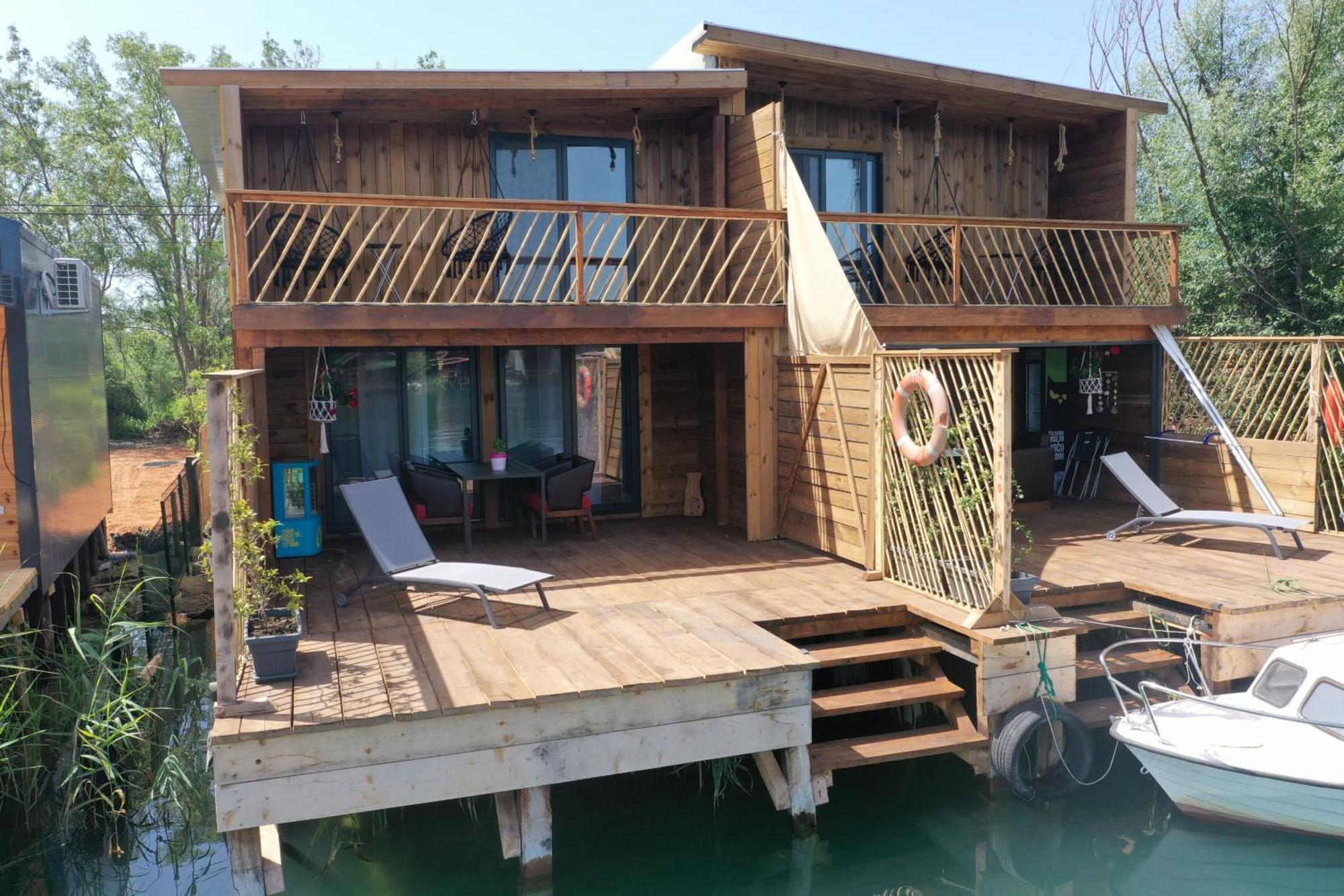 Meris Ulcinj Exteriör bild